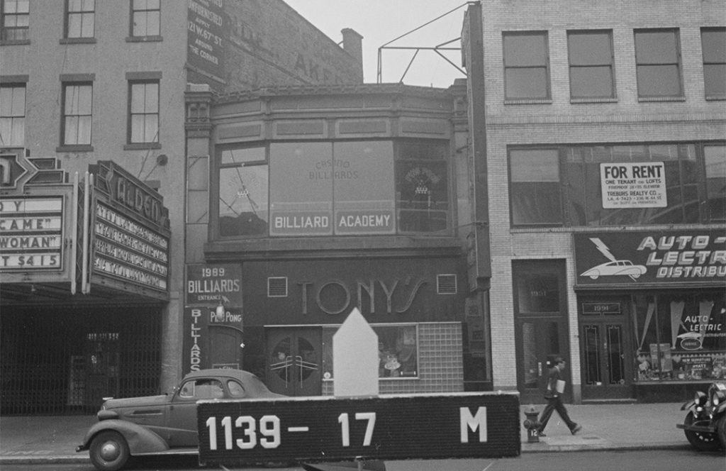 B&W NYC Tax Photo of 1989 Broadway