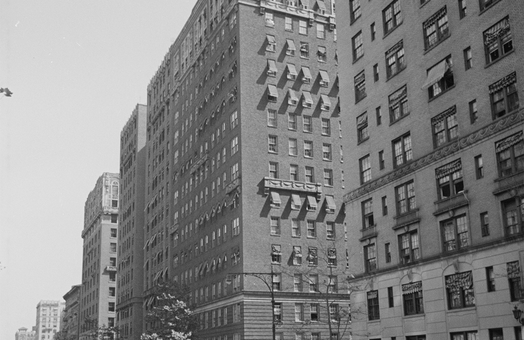 B&W NYC Tax Photo of 900 West End Avenue