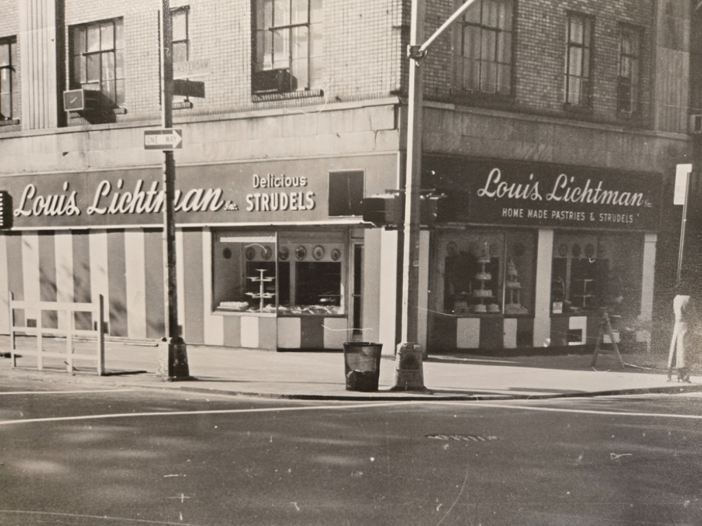 Black and White photo of Lichtman's Bakery