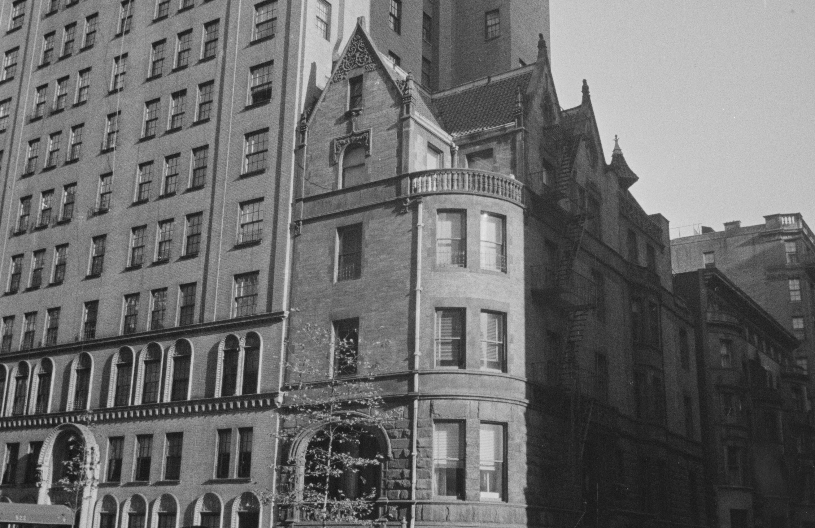 B&W Tax photo of 520 West End Ave. Courtesy of NYC Municipal Archives.