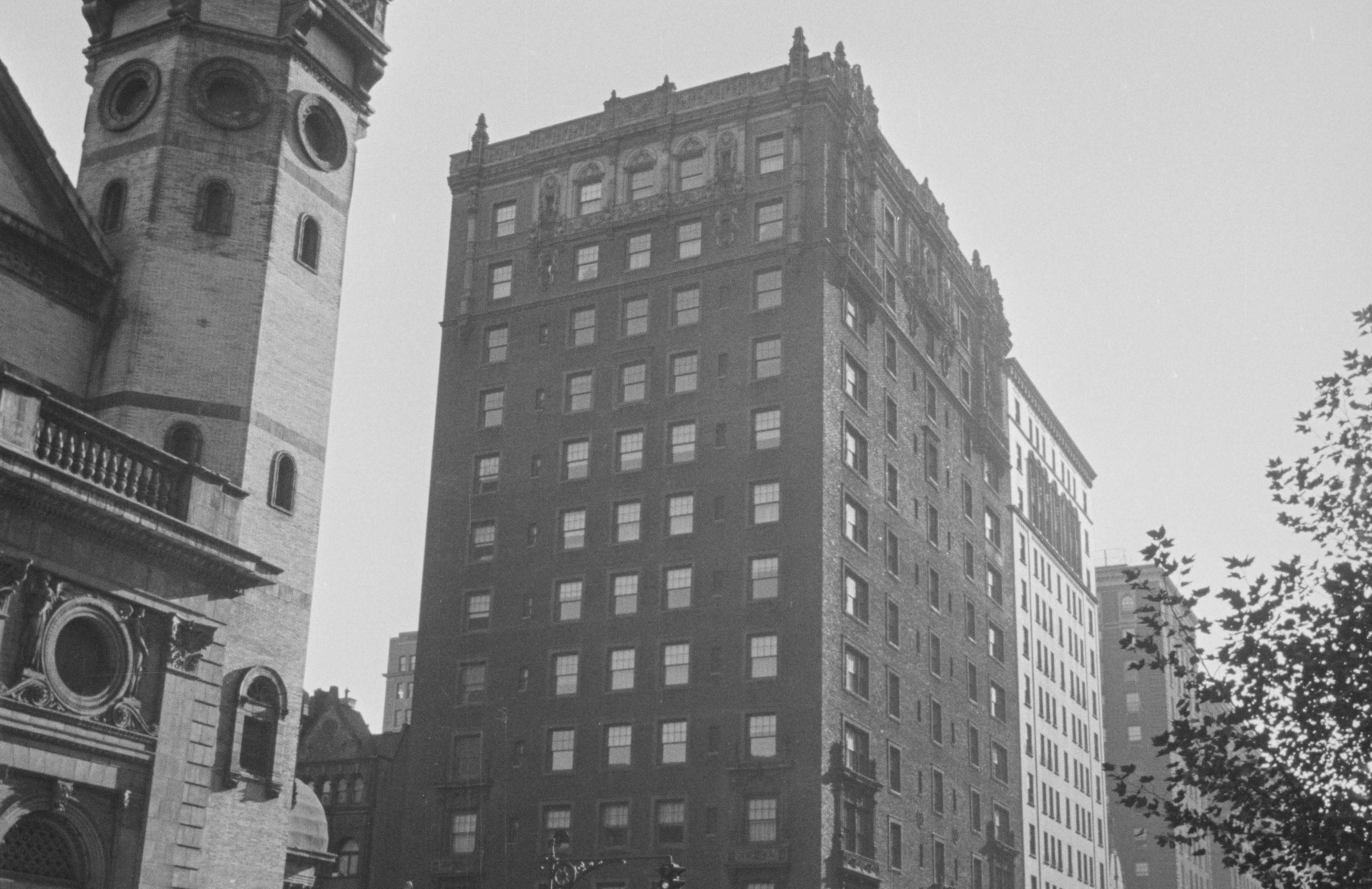 B&W NYC Tax Photo of 530 West End Avenue